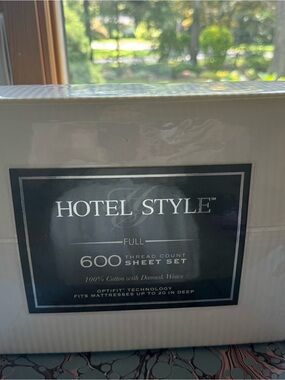 Hotel Style 600 TC Full Sheet Set in White-BRAND NEW